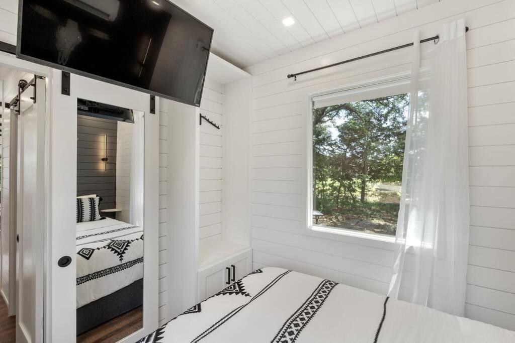 The Lonely Bull Luxury Container Home On 5 Acres Weatherford Extérieur photo