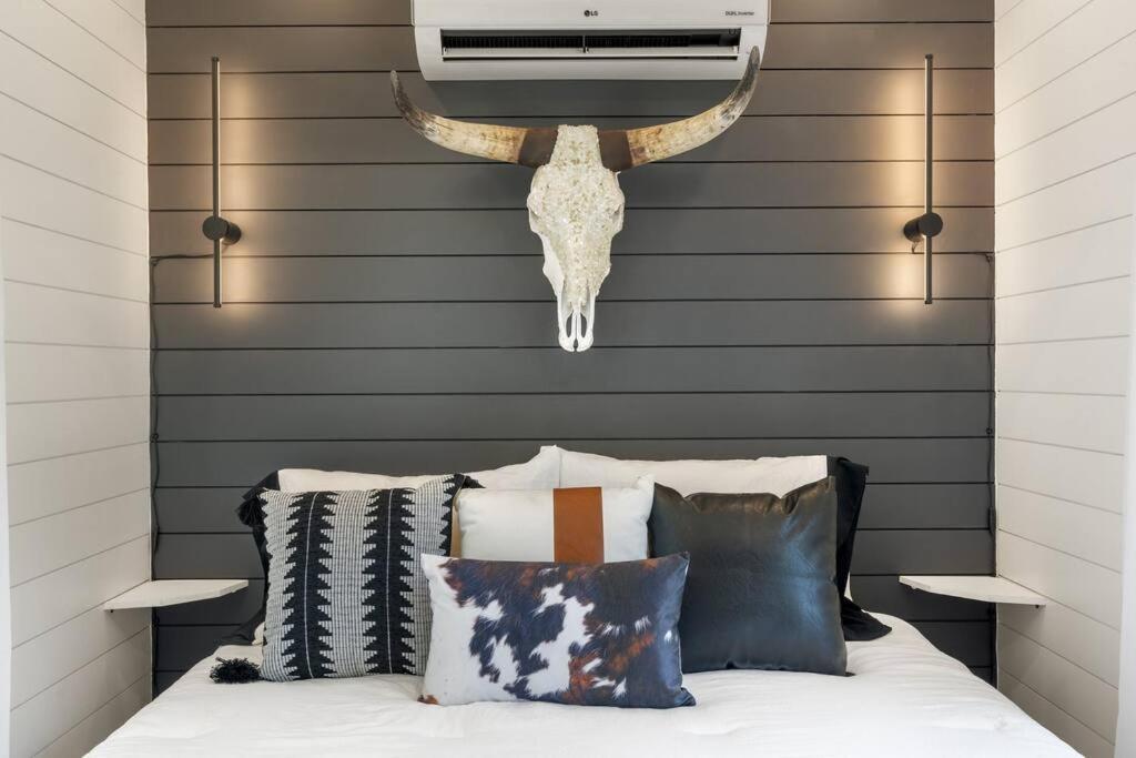 The Lonely Bull Luxury Container Home On 5 Acres Weatherford Extérieur photo